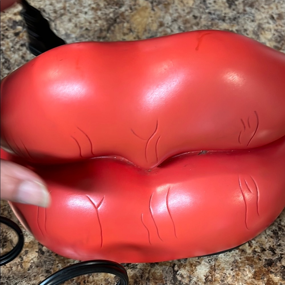 Red Lip-Shaped LED Light